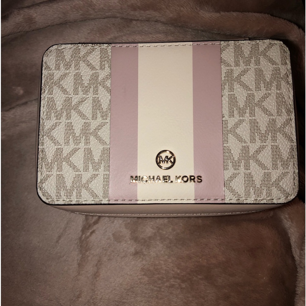 Michael Kors jewelry case